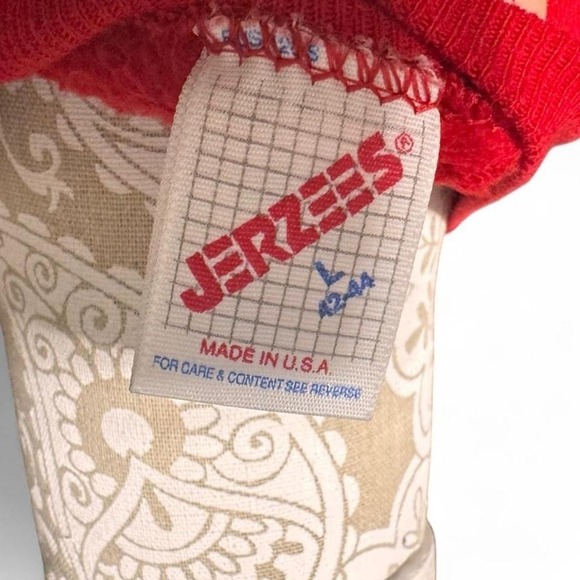 Vintage Jerzees L Red Sweatshirt Crochet Heart Doily Patch Made in USA Valentine - Picture 6 of 6